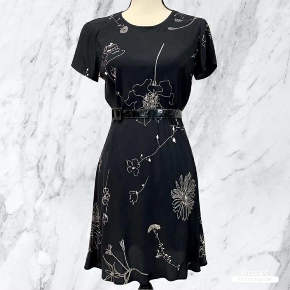 🌟 VINTAGE 90s Minimal Floral Capsleeve Mini